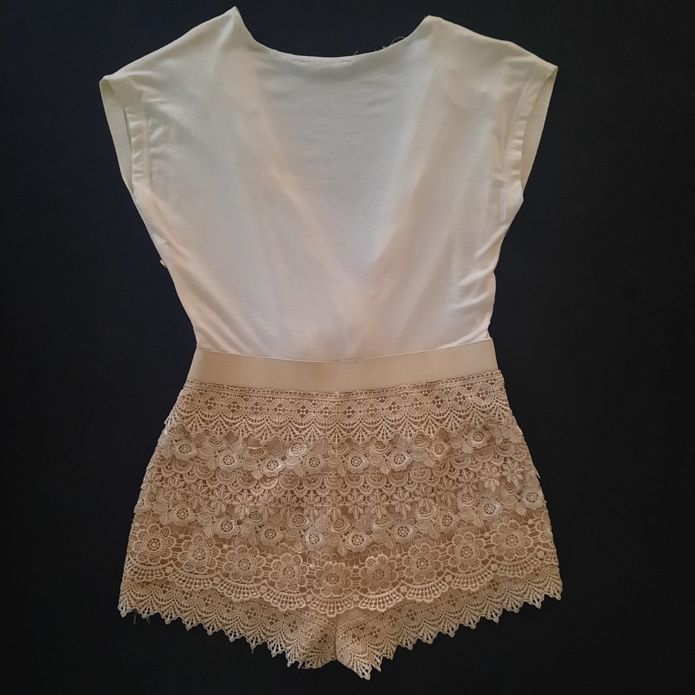 I love this romper is a Medium size